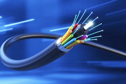 LAN vs. Fiber Optik: Sebuah Pertarungan Kecepatan, Mana yang Lebih Unggul?